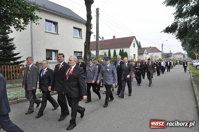 Zdjęcie w galerii na portalu naszraciborz.pl: Korowód jak z Bieńkowic do Raciborza, czyli powiatowe dożynki 2014 wiadomości z regionu
