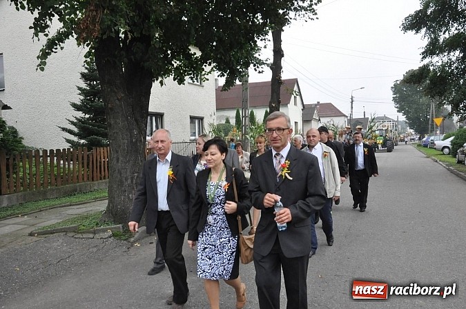 Zdjęcie w galerii na portalu naszraciborz.pl: Korowód jak z Bieńkowic do Raciborza, czyli powiatowe dożynki 2014 wiadomości z regionu