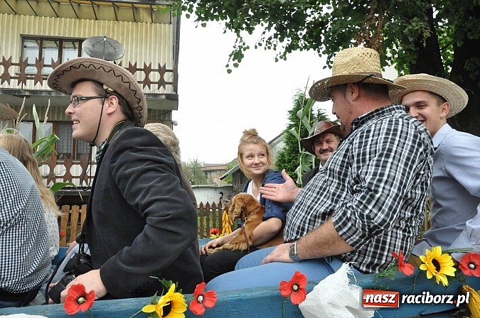 Zdjęcie w galerii na portalu naszraciborz.pl: Korowód jak z Bieńkowic do Raciborza, czyli powiatowe dożynki 2014 wiadomości z regionu