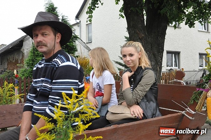 Zdjęcie w galerii na portalu naszraciborz.pl: Korowód jak z Bieńkowic do Raciborza, czyli powiatowe dożynki 2014 wiadomości z regionu