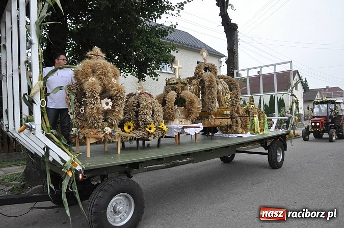 Zdjęcie w galerii na portalu naszraciborz.pl: Korowód jak z Bieńkowic do Raciborza, czyli powiatowe dożynki 2014 wiadomości z regionu
