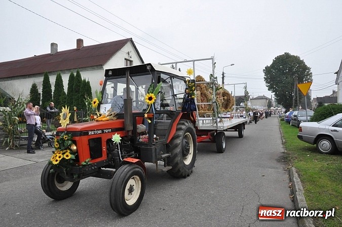 Zdjęcie w galerii na portalu naszraciborz.pl: Korowód jak z Bieńkowic do Raciborza, czyli powiatowe dożynki 2014 wiadomości z regionu