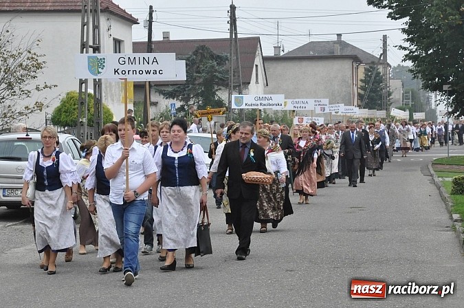 Zdjęcie w galerii na portalu naszraciborz.pl: Korowód jak z Bieńkowic do Raciborza, czyli powiatowe dożynki 2014 wiadomości z regionu