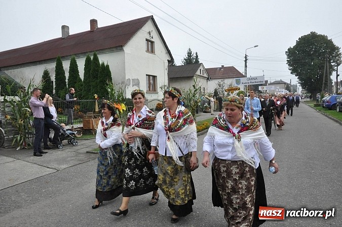 Zdjęcie w galerii na portalu naszraciborz.pl: Korowód jak z Bieńkowic do Raciborza, czyli powiatowe dożynki 2014 wiadomości z regionu