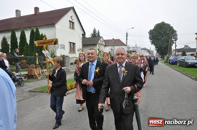 Zdjęcie w galerii na portalu naszraciborz.pl: Korowód jak z Bieńkowic do Raciborza, czyli powiatowe dożynki 2014 wiadomości z regionu