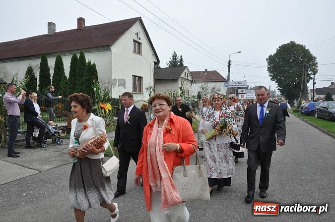 Zdjęcie w galerii na portalu naszraciborz.pl: Korowód jak z Bieńkowic do Raciborza, czyli powiatowe dożynki 2014 wiadomości z regionu