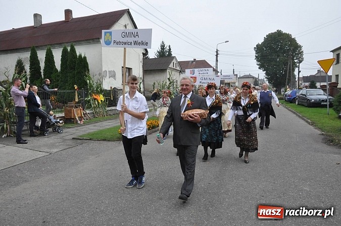 Zdjęcie w galerii na portalu naszraciborz.pl: Korowód jak z Bieńkowic do Raciborza, czyli powiatowe dożynki 2014 wiadomości z regionu