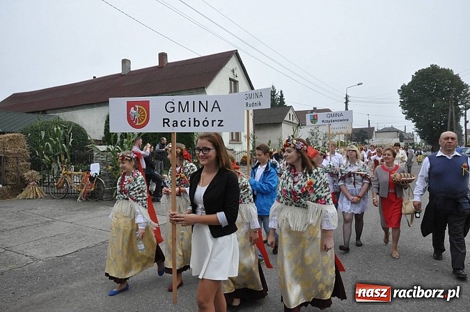 Zdjęcie w galerii na portalu naszraciborz.pl: Korowód jak z Bieńkowic do Raciborza, czyli powiatowe dożynki 2014 wiadomości z regionu