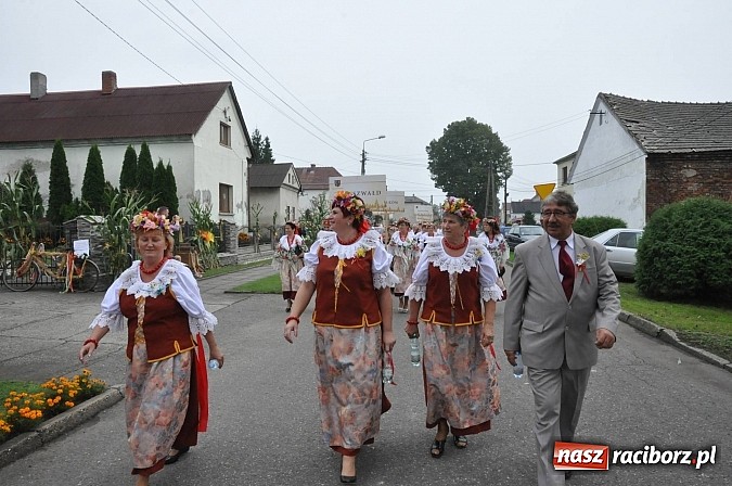 Zdjęcie w galerii na portalu naszraciborz.pl: Korowód jak z Bieńkowic do Raciborza, czyli powiatowe dożynki 2014 wiadomości z regionu
