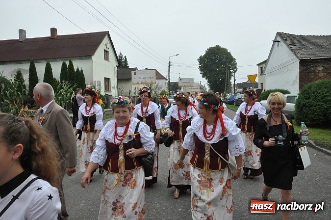 Zdjęcie w galerii na portalu naszraciborz.pl: Korowód jak z Bieńkowic do Raciborza, czyli powiatowe dożynki 2014 wiadomości z regionu
