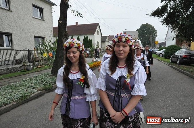 Zdjęcie w galerii na portalu naszraciborz.pl: Korowód jak z Bieńkowic do Raciborza, czyli powiatowe dożynki 2014 wiadomości z regionu