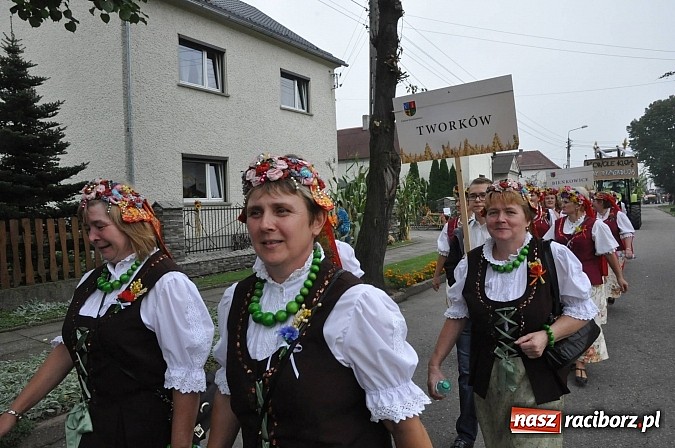 Zdjęcie w galerii na portalu naszraciborz.pl: Korowód jak z Bieńkowic do Raciborza, czyli powiatowe dożynki 2014 wiadomości z regionu