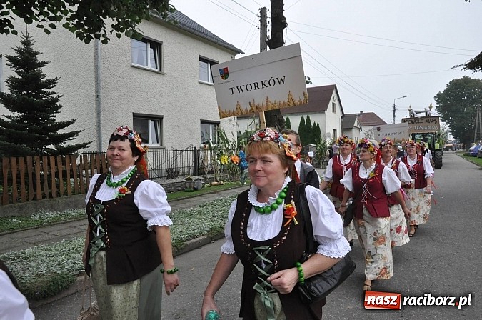 Zdjęcie w galerii na portalu naszraciborz.pl: Korowód jak z Bieńkowic do Raciborza, czyli powiatowe dożynki 2014 wiadomości z regionu