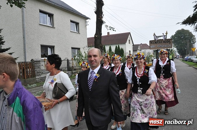 Zdjęcie w galerii na portalu naszraciborz.pl: Korowód jak z Bieńkowic do Raciborza, czyli powiatowe dożynki 2014 wiadomości z regionu