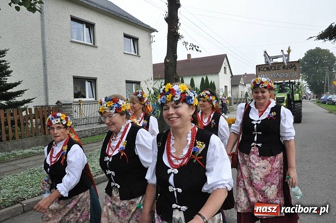Zdjęcie w galerii na portalu naszraciborz.pl: Korowód jak z Bieńkowic do Raciborza, czyli powiatowe dożynki 2014 wiadomości z regionu