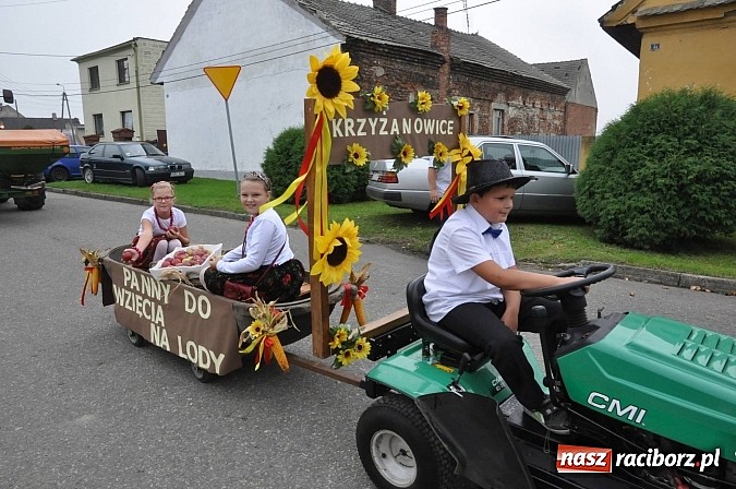 Zdjęcie w galerii na portalu naszraciborz.pl: Korowód jak z Bieńkowic do Raciborza, czyli powiatowe dożynki 2014 wiadomości z regionu