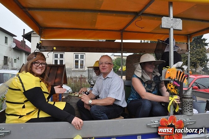Zdjęcie w galerii na portalu naszraciborz.pl: Korowód jak z Bieńkowic do Raciborza, czyli powiatowe dożynki 2014 wiadomości z regionu