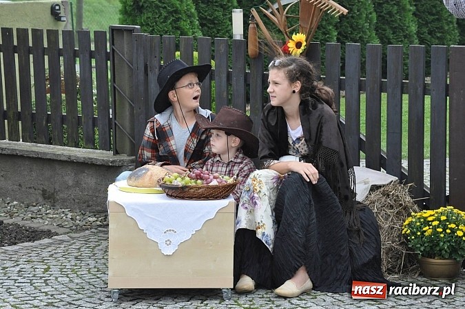 Zdjęcie w galerii na portalu naszraciborz.pl: Korowód jak z Bieńkowic do Raciborza, czyli powiatowe dożynki 2014 wiadomości z regionu