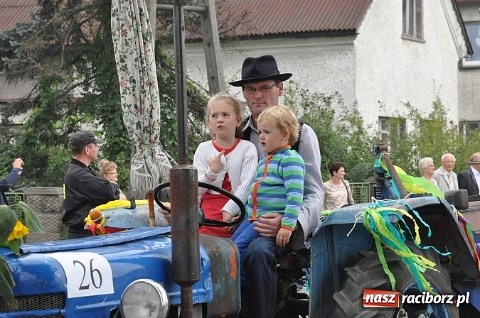 Zdjęcie w galerii na portalu naszraciborz.pl: Korowód jak z Bieńkowic do Raciborza, czyli powiatowe dożynki 2014 wiadomości z regionu