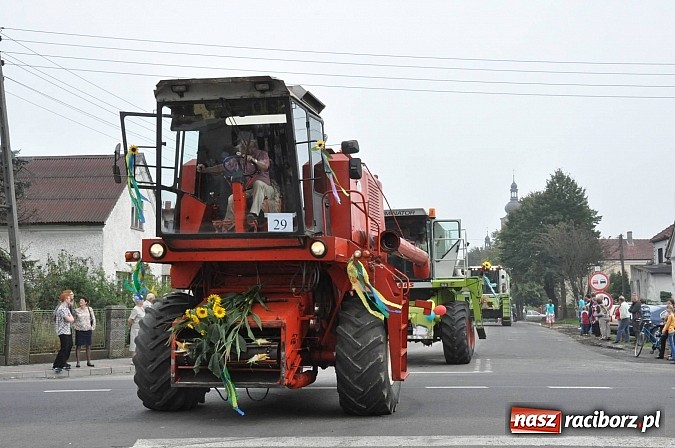 Zdjęcie w galerii na portalu naszraciborz.pl: Korowód jak z Bieńkowic do Raciborza, czyli powiatowe dożynki 2014 wiadomości z regionu