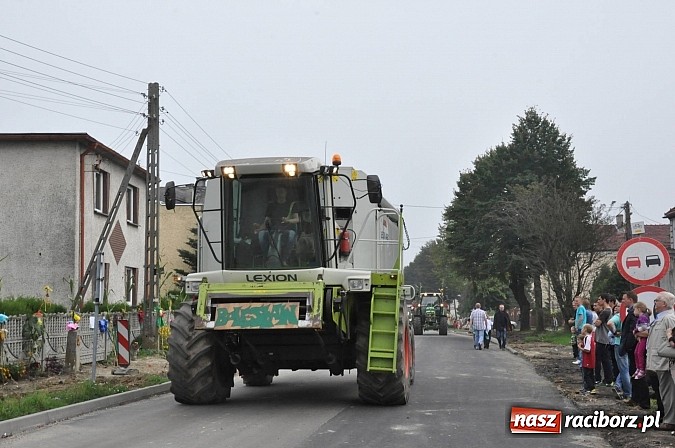 Zdjęcie w galerii na portalu naszraciborz.pl: Korowód jak z Bieńkowic do Raciborza, czyli powiatowe dożynki 2014 wiadomości z regionu
