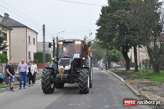 Zdjęcie w galerii na portalu naszraciborz.pl: Korowód jak z Bieńkowic do Raciborza, czyli powiatowe dożynki 2014 wiadomości z regionu