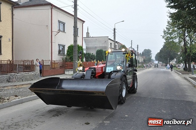 Zdjęcie w galerii na portalu naszraciborz.pl: Korowód jak z Bieńkowic do Raciborza, czyli powiatowe dożynki 2014 wiadomości z regionu