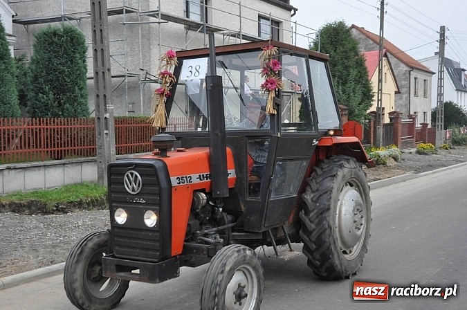 Zdjęcie w galerii na portalu naszraciborz.pl: Korowód jak z Bieńkowic do Raciborza, czyli powiatowe dożynki 2014 wiadomości z regionu