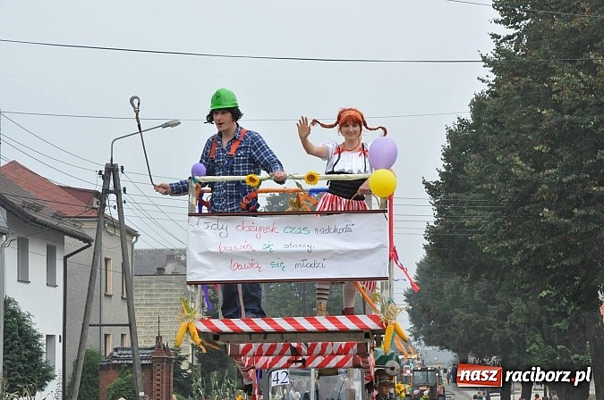 Zdjęcie w galerii na portalu naszraciborz.pl: Korowód jak z Bieńkowic do Raciborza, czyli powiatowe dożynki 2014 wiadomości z regionu