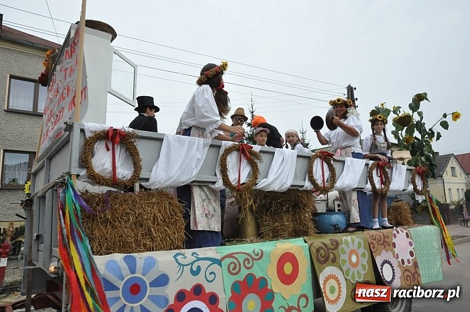 Zdjęcie w galerii na portalu naszraciborz.pl: Korowód jak z Bieńkowic do Raciborza, czyli powiatowe dożynki 2014 wiadomości z regionu