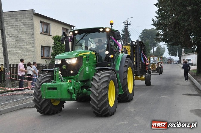 Zdjęcie w galerii na portalu naszraciborz.pl: Korowód jak z Bieńkowic do Raciborza, czyli powiatowe dożynki 2014 wiadomości z regionu