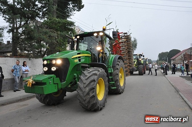Zdjęcie w galerii na portalu naszraciborz.pl: Korowód jak z Bieńkowic do Raciborza, czyli powiatowe dożynki 2014 wiadomości z regionu