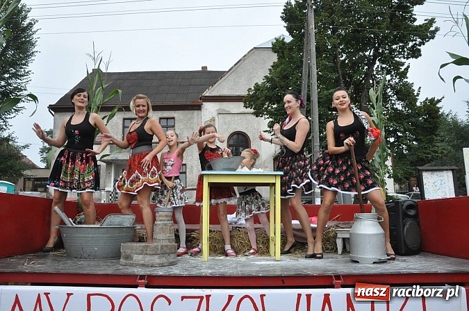 Zdjęcie w galerii na portalu naszraciborz.pl: Korowód jak z Bieńkowic do Raciborza, czyli powiatowe dożynki 2014 wiadomości z regionu