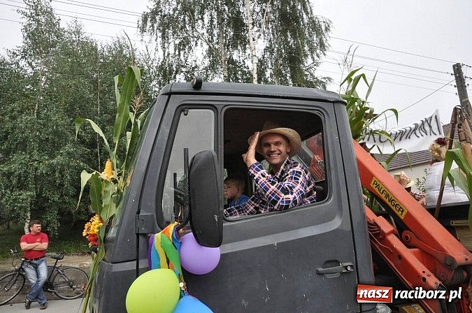 Zdjęcie w galerii na portalu naszraciborz.pl: Korowód jak z Bieńkowic do Raciborza, czyli powiatowe dożynki 2014 wiadomości z regionu