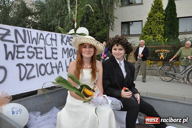 Zdjęcie w galerii na portalu naszraciborz.pl: Korowód jak z Bieńkowic do Raciborza, czyli powiatowe dożynki 2014 wiadomości z regionu