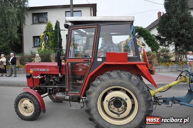 Zdjęcie w galerii na portalu naszraciborz.pl: Korowód jak z Bieńkowic do Raciborza, czyli powiatowe dożynki 2014 wiadomości z regionu