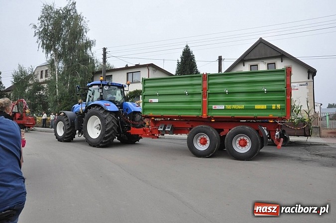 Zdjęcie w galerii na portalu naszraciborz.pl: Korowód jak z Bieńkowic do Raciborza, czyli powiatowe dożynki 2014 wiadomości z regionu