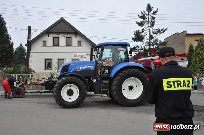 Zdjęcie w galerii na portalu naszraciborz.pl: Korowód jak z Bieńkowic do Raciborza, czyli powiatowe dożynki 2014 wiadomości z regionu