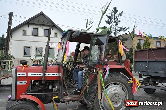 Zdjęcie w galerii na portalu naszraciborz.pl: Korowód jak z Bieńkowic do Raciborza, czyli powiatowe dożynki 2014 wiadomości z regionu