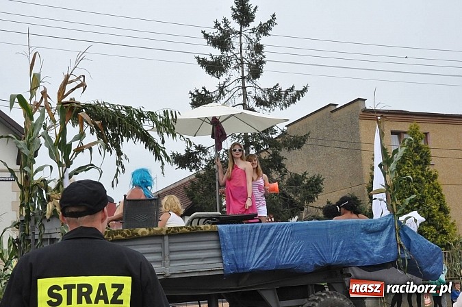 Zdjęcie w galerii na portalu naszraciborz.pl: Korowód jak z Bieńkowic do Raciborza, czyli powiatowe dożynki 2014 wiadomości z regionu