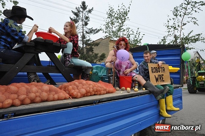 Zdjęcie w galerii na portalu naszraciborz.pl: Korowód jak z Bieńkowic do Raciborza, czyli powiatowe dożynki 2014 wiadomości z regionu