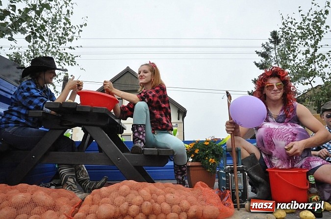 Zdjęcie w galerii na portalu naszraciborz.pl: Korowód jak z Bieńkowic do Raciborza, czyli powiatowe dożynki 2014 wiadomości z regionu