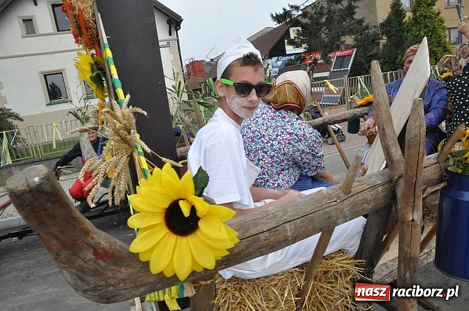 Zdjęcie w galerii na portalu naszraciborz.pl: Korowód jak z Bieńkowic do Raciborza, czyli powiatowe dożynki 2014 wiadomości z regionu