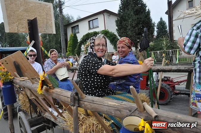 Zdjęcie w galerii na portalu naszraciborz.pl: Korowód jak z Bieńkowic do Raciborza, czyli powiatowe dożynki 2014 wiadomości z regionu