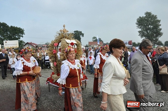 Zdjęcie w galerii na portalu naszraciborz.pl: Korowód jak z Bieńkowic do Raciborza, czyli powiatowe dożynki 2014 wiadomości z regionu