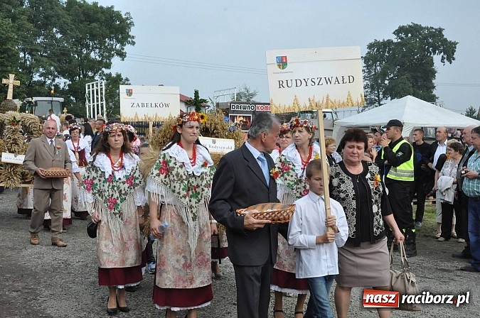 Zdjęcie w galerii na portalu naszraciborz.pl: Korowód jak z Bieńkowic do Raciborza, czyli powiatowe dożynki 2014 wiadomości z regionu