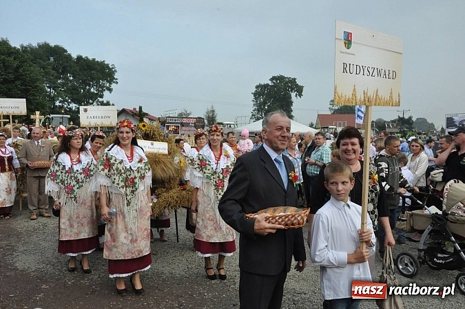 Zdjęcie w galerii na portalu naszraciborz.pl: Korowód jak z Bieńkowic do Raciborza, czyli powiatowe dożynki 2014 wiadomości z regionu