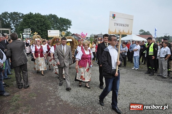 Zdjęcie w galerii na portalu naszraciborz.pl: Korowód jak z Bieńkowic do Raciborza, czyli powiatowe dożynki 2014 wiadomości z regionu