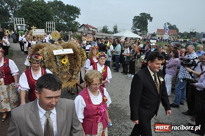 Zdjęcie w galerii na portalu naszraciborz.pl: Korowód jak z Bieńkowic do Raciborza, czyli powiatowe dożynki 2014 wiadomości z regionu