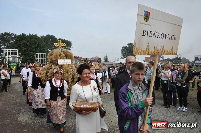 Zdjęcie w galerii na portalu naszraciborz.pl: Korowód jak z Bieńkowic do Raciborza, czyli powiatowe dożynki 2014 wiadomości z regionu